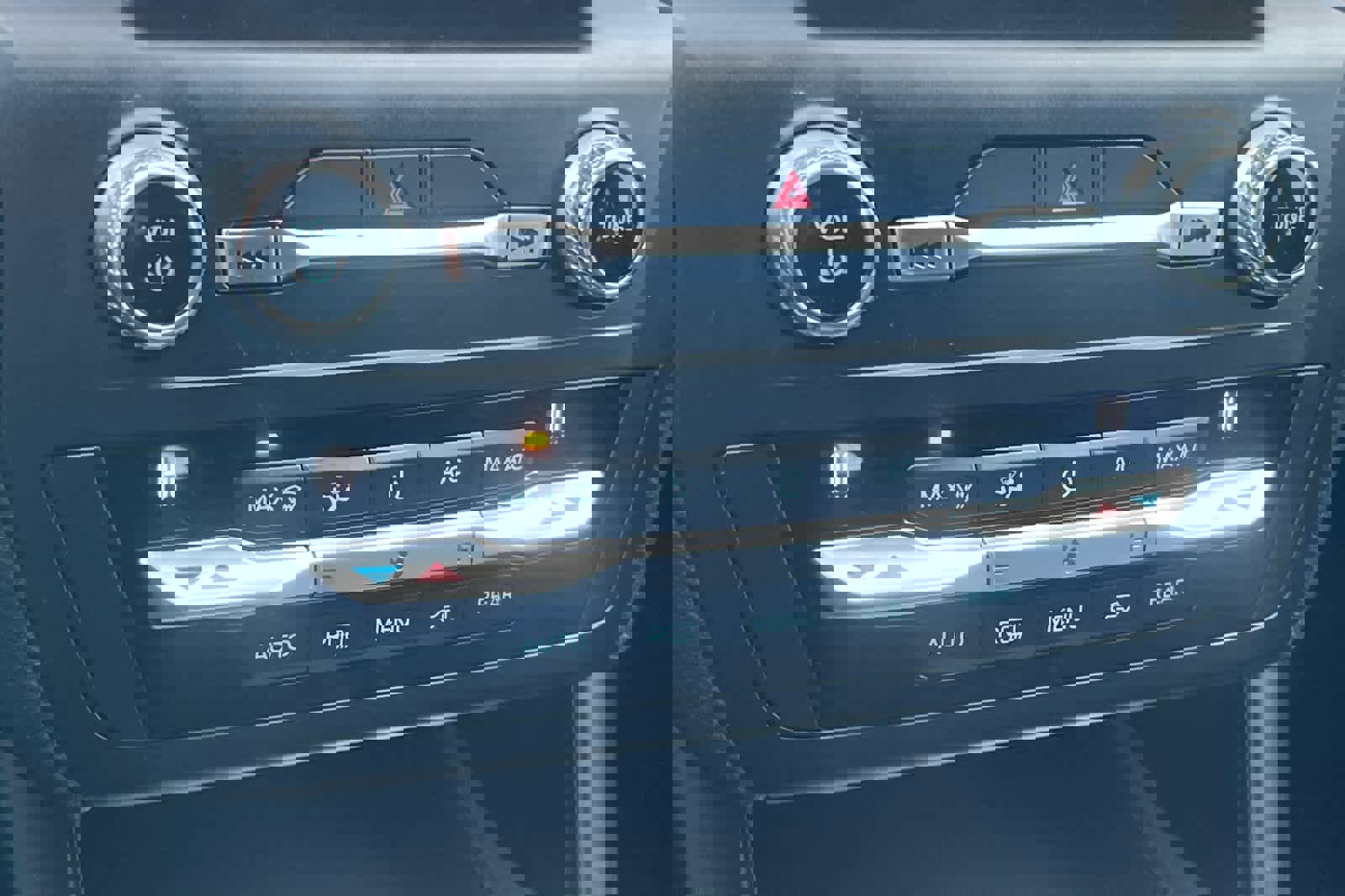 Certified 2020 Ford Explorer XLT w/ Equipment Group 202A image 21