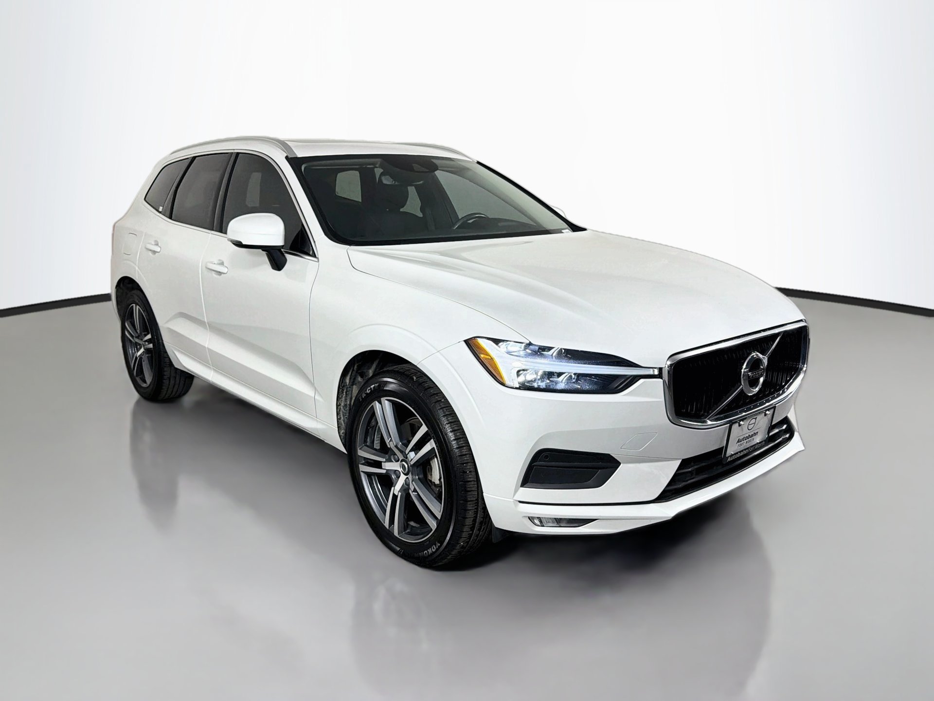 Used 2021 Volvo XC60 T5 Momentum w/ Premium Package FWD image 3