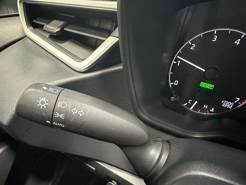 Used 2025 Toyota Corolla LE image 21
