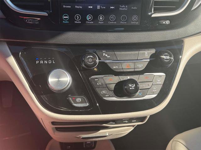 Used 2019 Chrysler Pacifica Touring-L image 26
