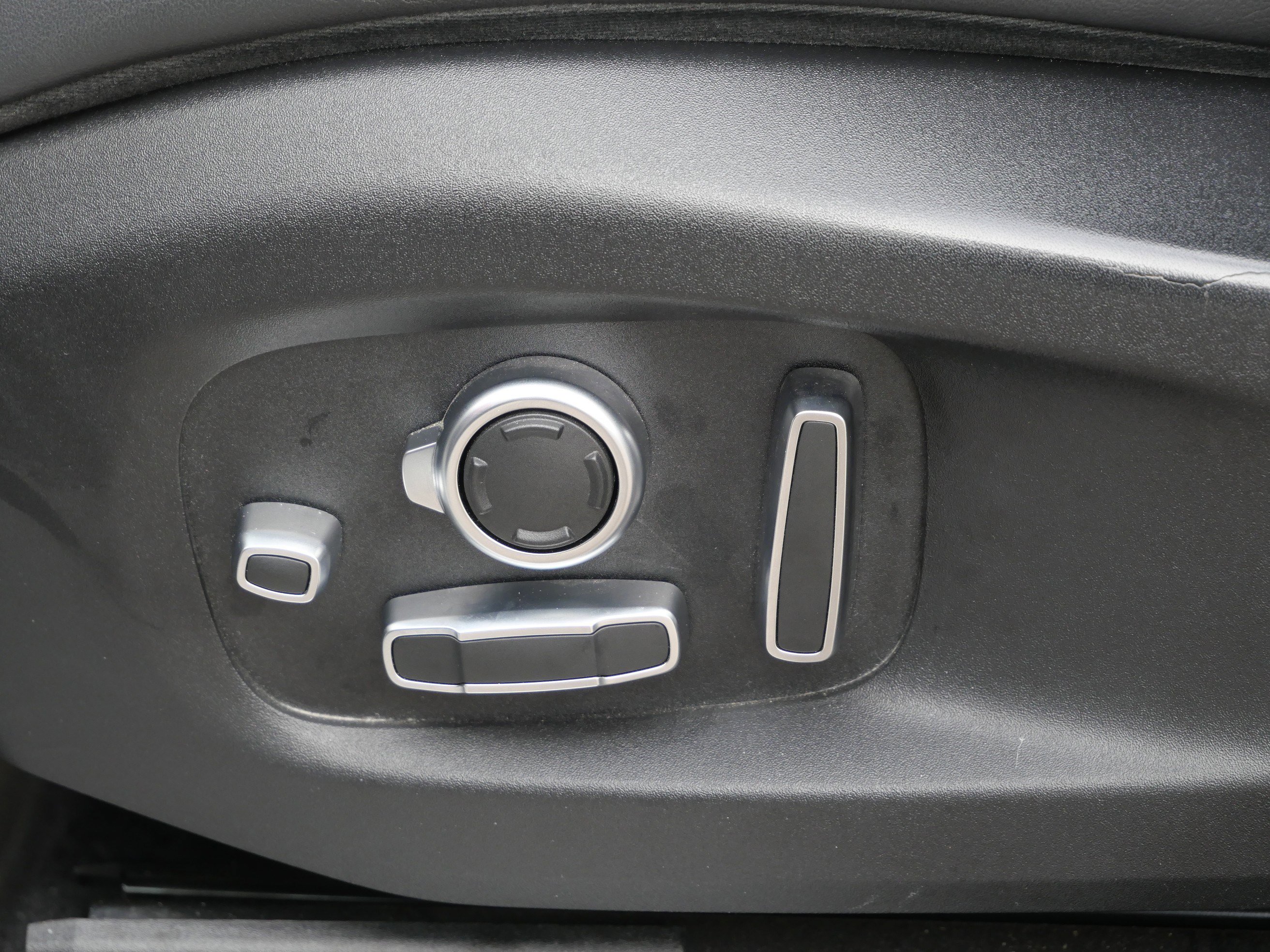 Used 2020 Land Rover Range Rover Sport SVR image 14