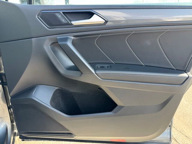 Used 2023 Volkswagen Tiguan SE image 29