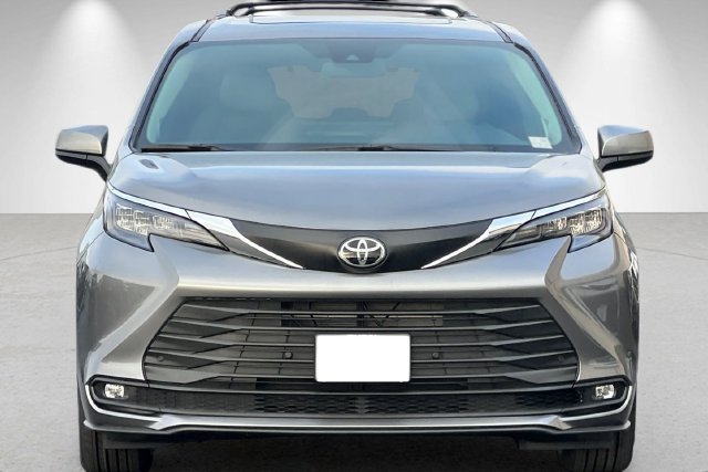 New 2026 Toyota Sienna XLE AWD/4WD image 9
