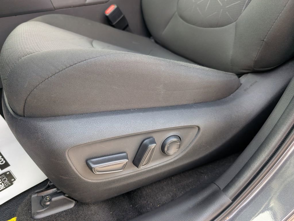 Used 2023 Toyota RAV4 XLE w/ Convenience Package image 10