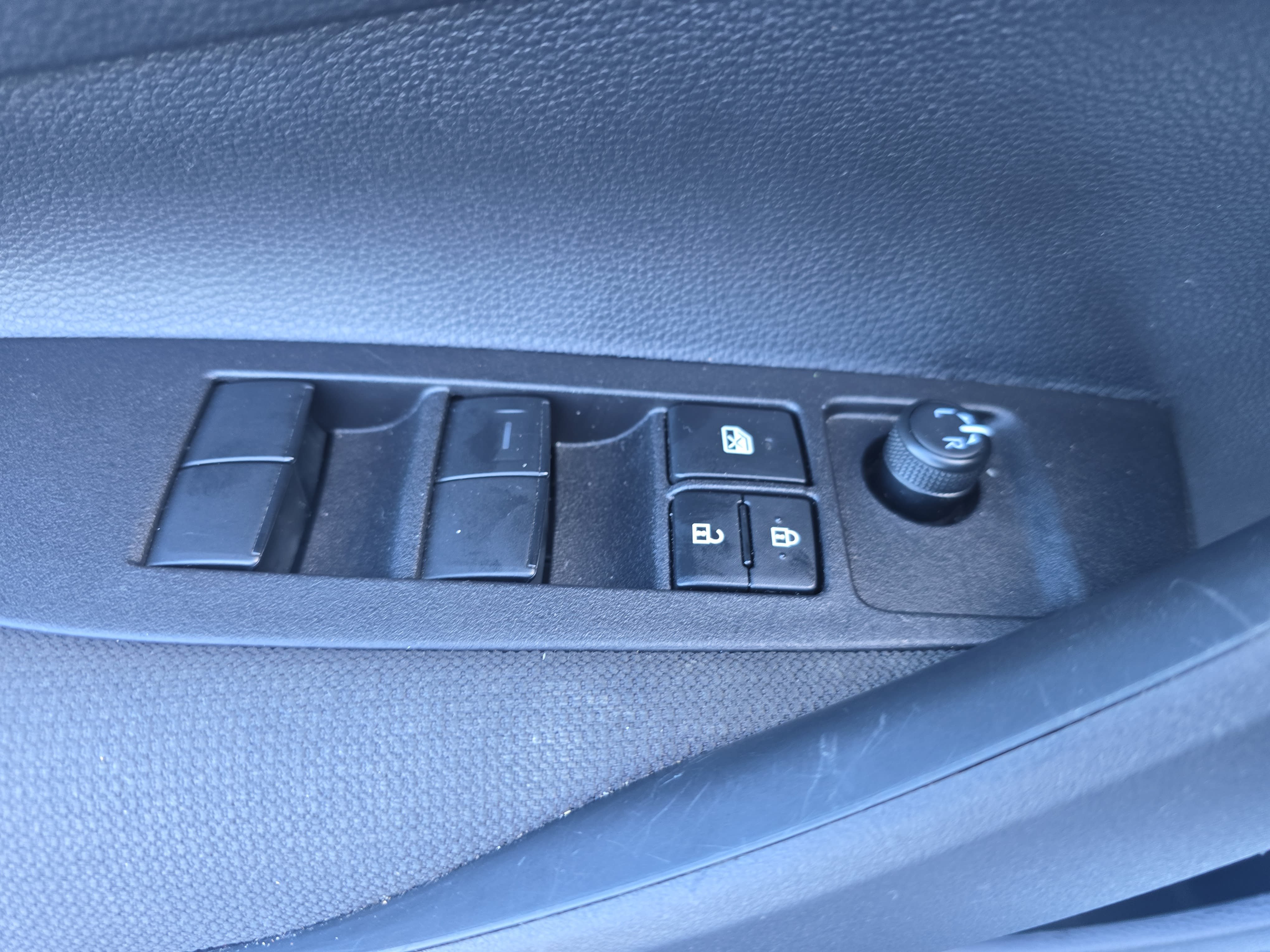 Used 2026 Toyota Corolla LE FWD image 27