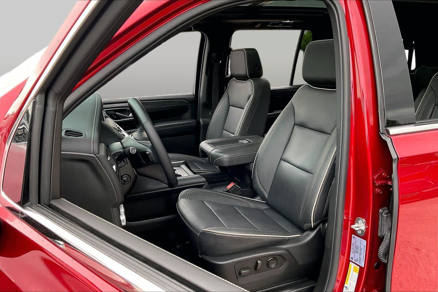 Certified 2024 GMC Yukon SLT w/ SLT Luxury Package RWD image 8