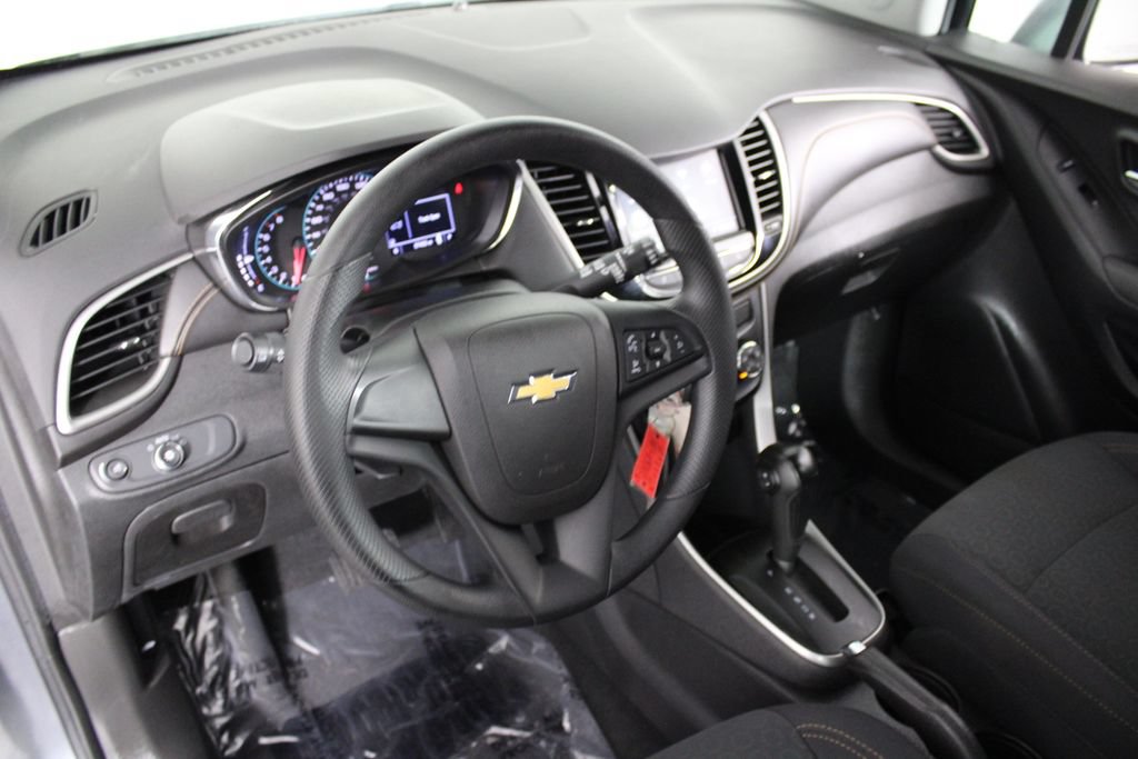 Used 2020 Chevrolet Trax LS FWD image 17