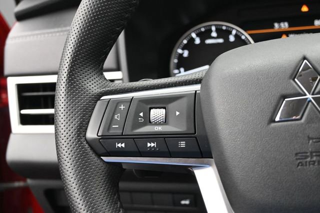Used 2025 Mitsubishi Outlander SE FWD image 21