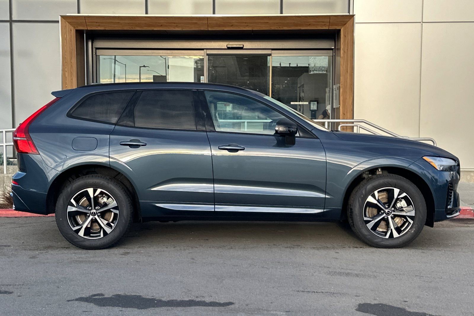 New 2026 Volvo XC60 T8 Core AWD/4WD image 8