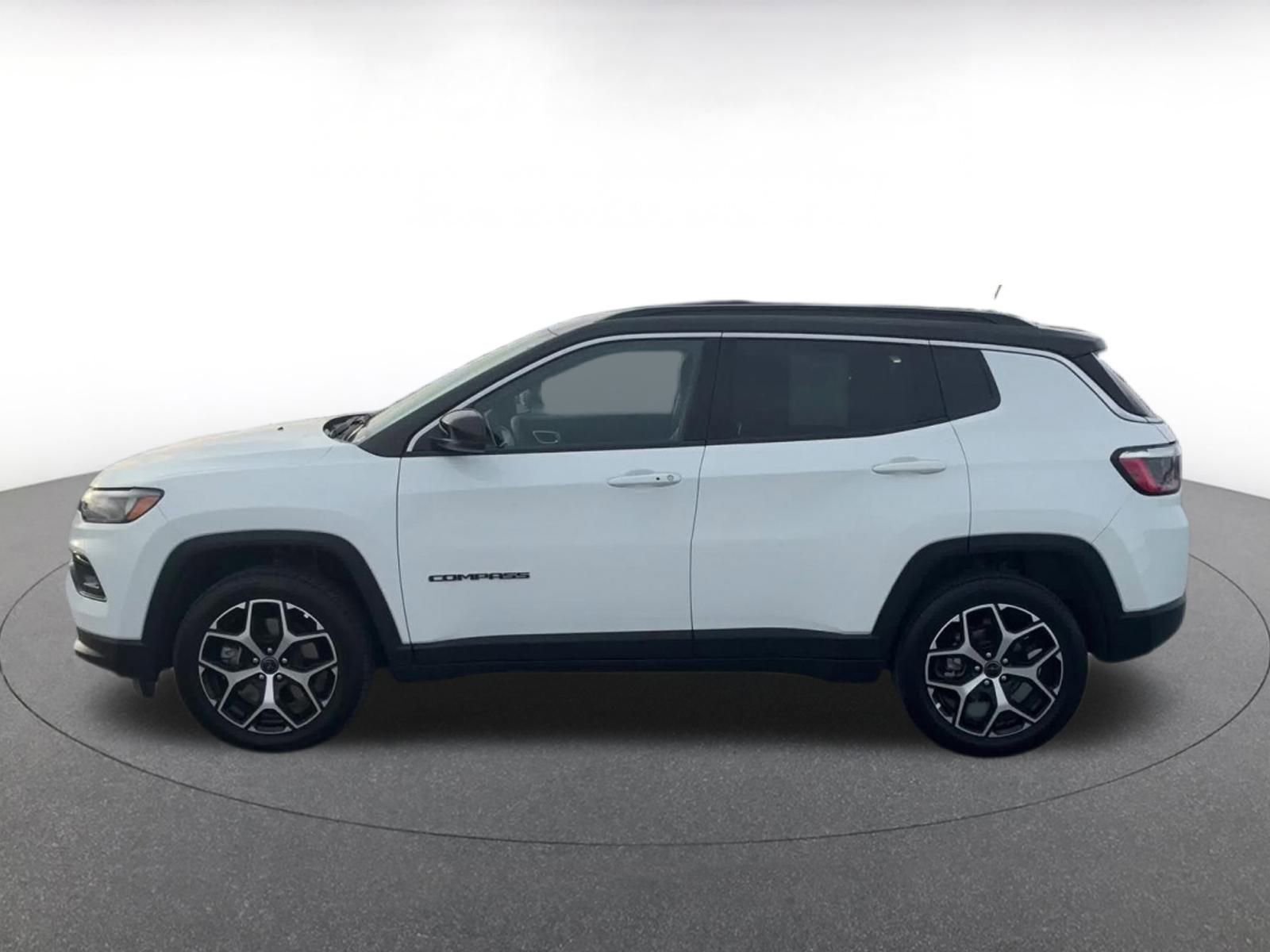 Used 2025 Jeep Compass Limited image 9