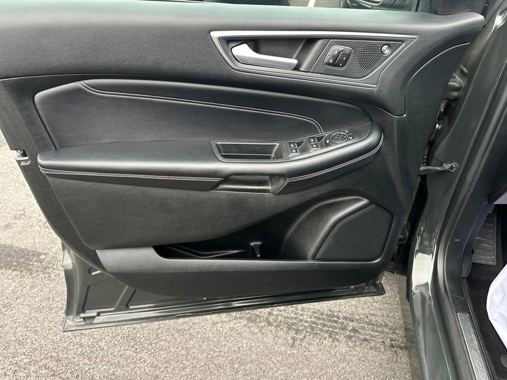 Used 2023 Ford Edge Titanium image 17