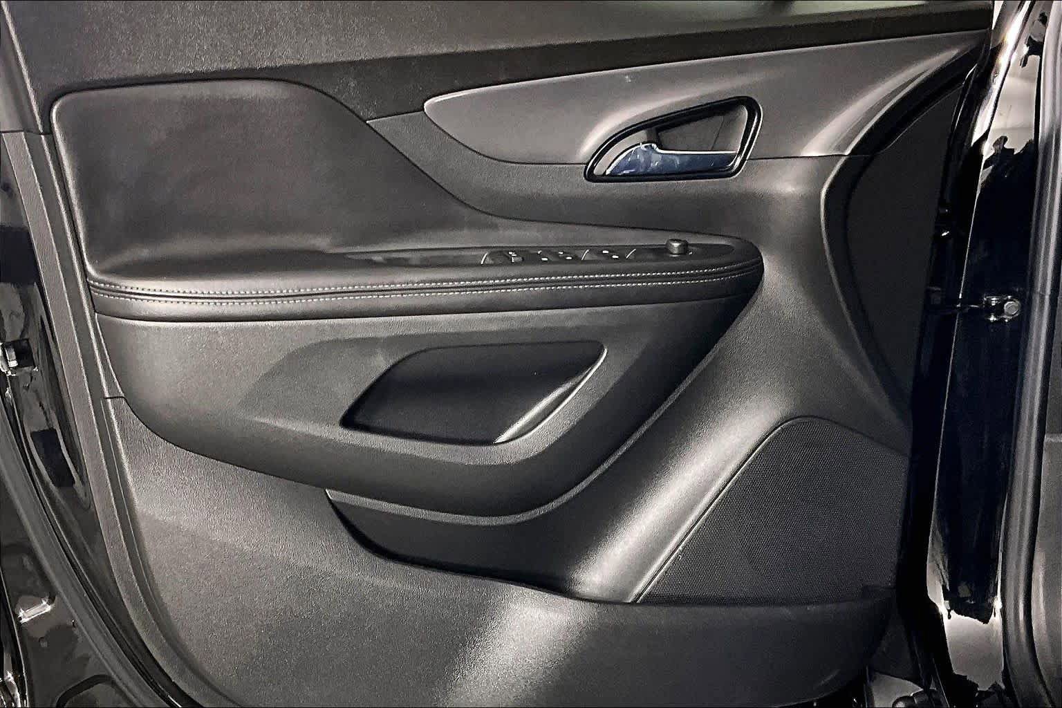 Certified 2022 Buick Encore Preferred AWD/4WD image 18