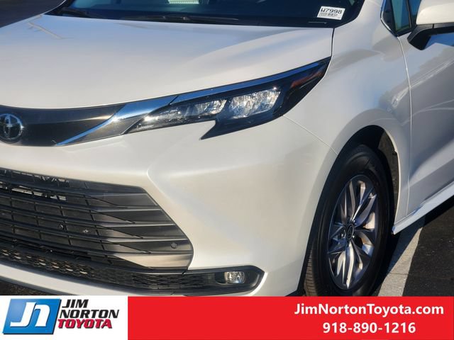 Used 2026 Toyota Sienna XLE FWD image 10