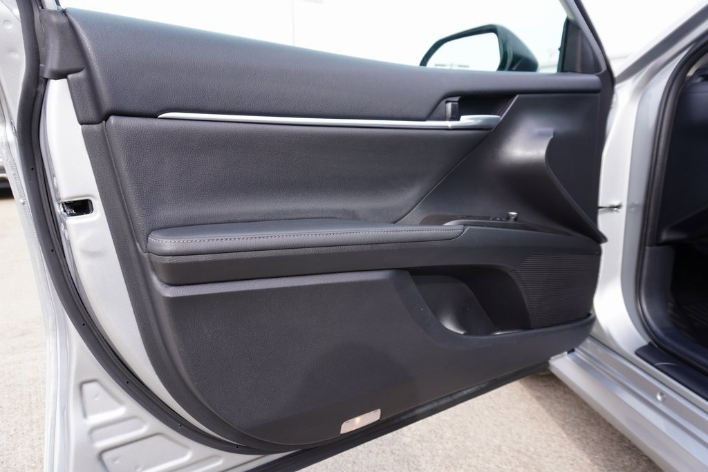 Used 2024 Toyota Camry XLE w/ Cold Weather Package image 8