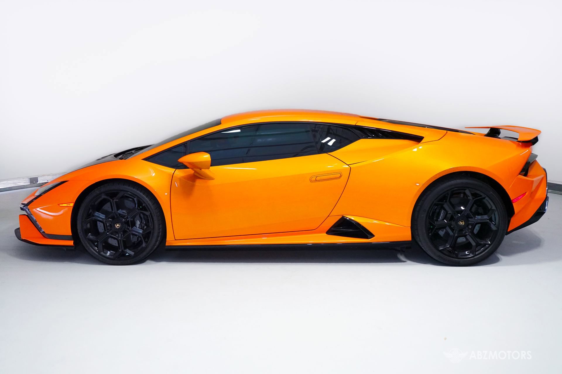 Used 2023 Lamborghini Huracan Tecnica image 4