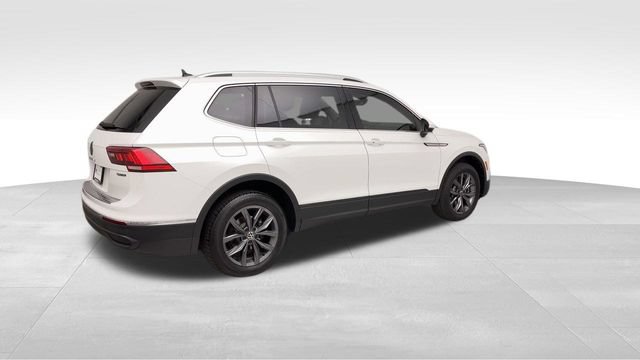 Used 2023 Volkswagen Tiguan SE AWD/4WD image 2