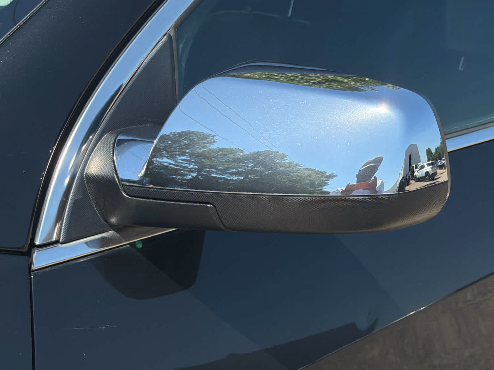 Used 2016 Chevrolet Equinox LTZ w/ Enhanced Convenience Package FWD image 12