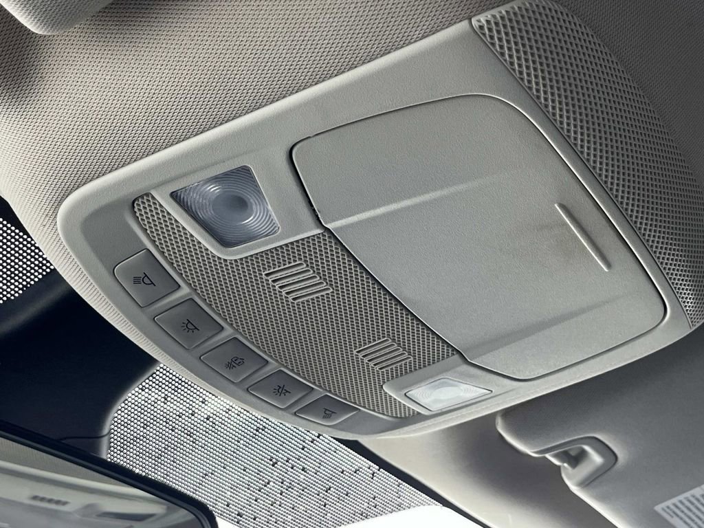 Used 2022 Ford Edge SE w/ Black Appearance Package image 32