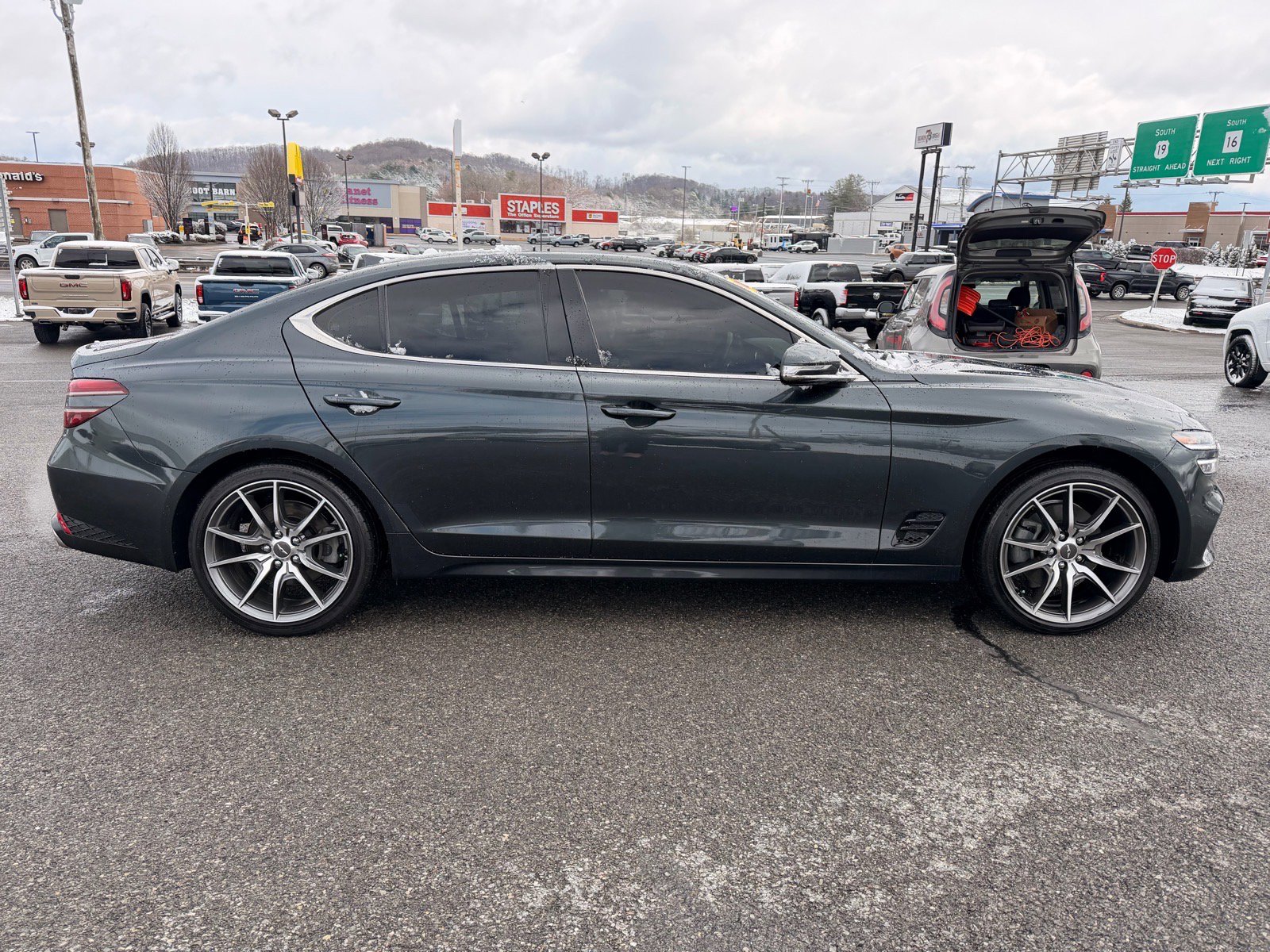 Used 2023 Genesis G70 2.0T AWD/4WD image 7