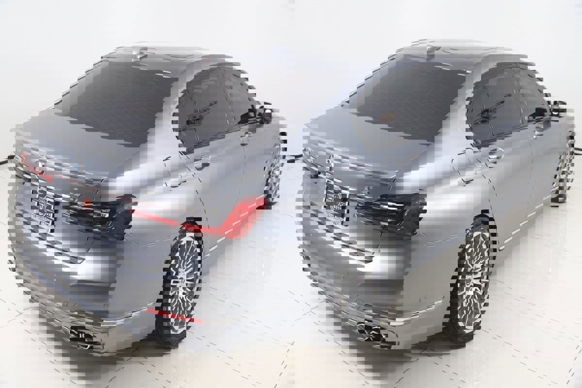 Used 2022 BMW ALPINA B7 xDrive w/ Luxury Rear Seating Package image 91