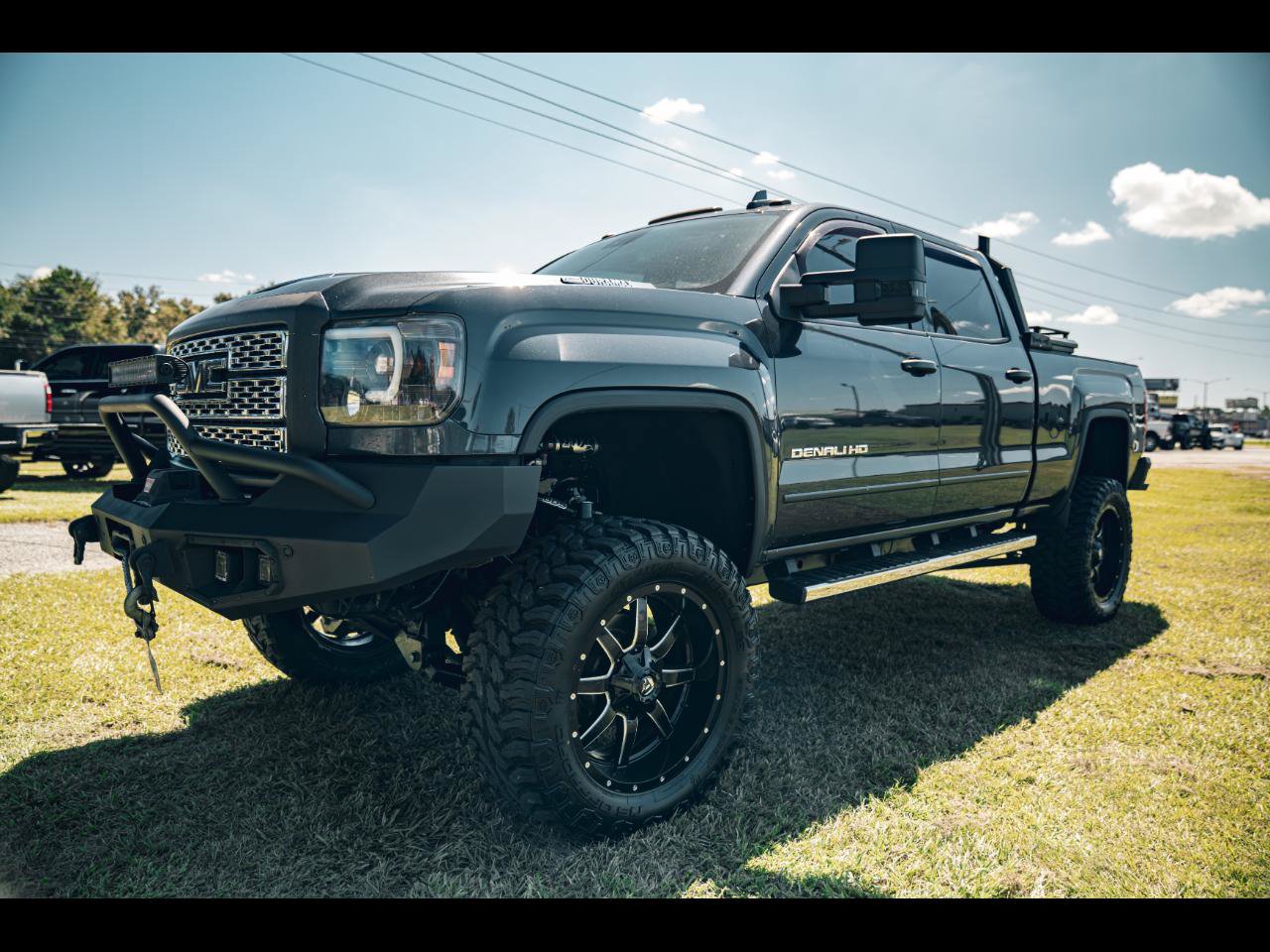 Used 2019 GMC Sierra 2500 Denali w/ Duramax Plus Package AWD/4WD image 1