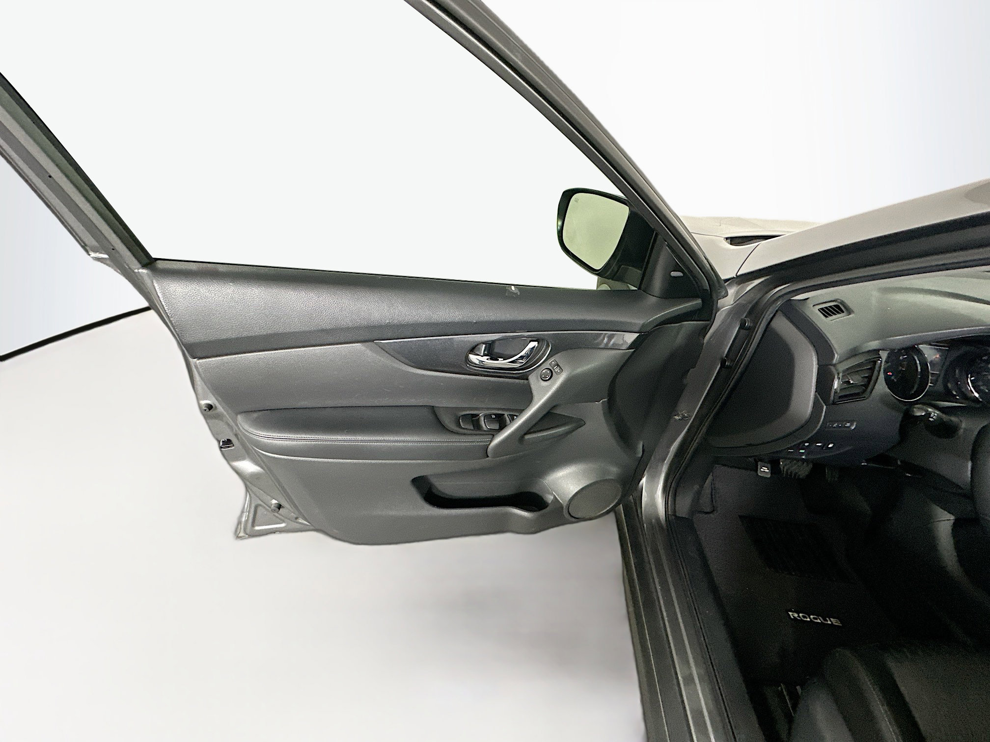 Used 2020 Nissan Rogue SV image 15