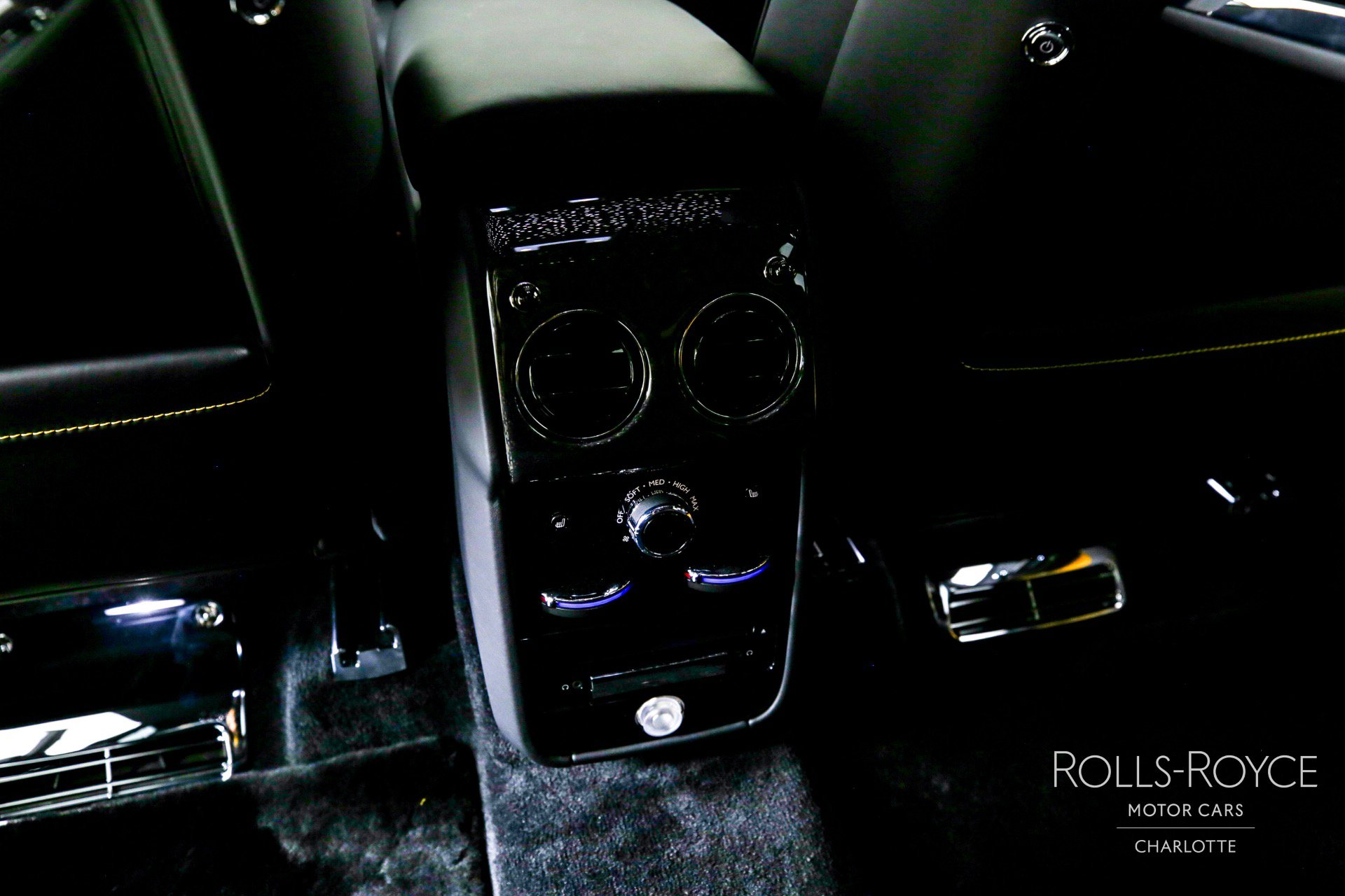 Certified 2024 Rolls-Royce Cullinan Black Badge w/ Dark Exterior Package image 21