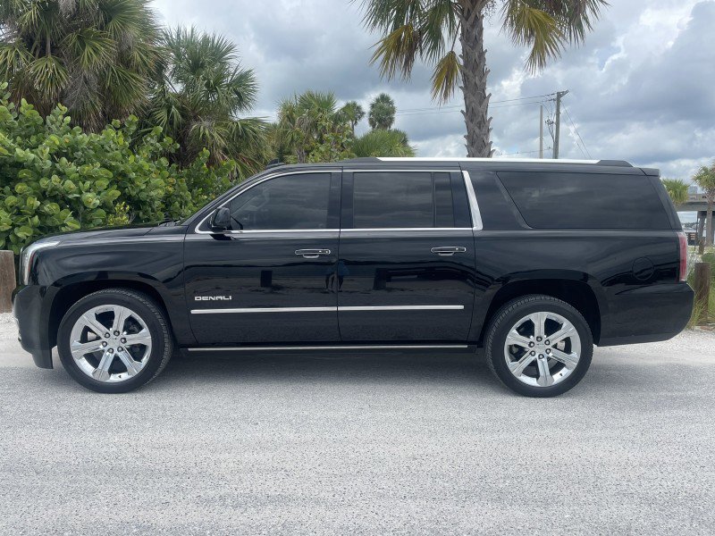 Used 2019 GMC Yukon XL Denali w/ Denali Ultimate Package image 3