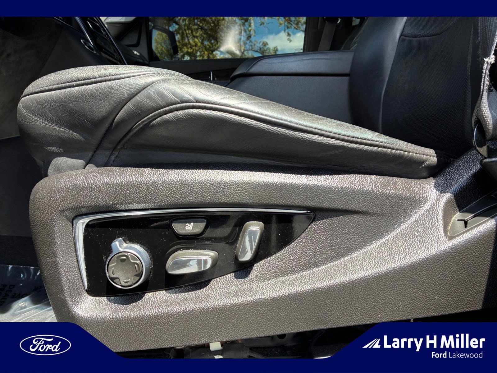 Used 2016 Cadillac Escalade Platinum AWD/4WD image 14