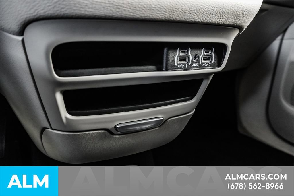 Used 2024 Chrysler Pacifica Select image 43