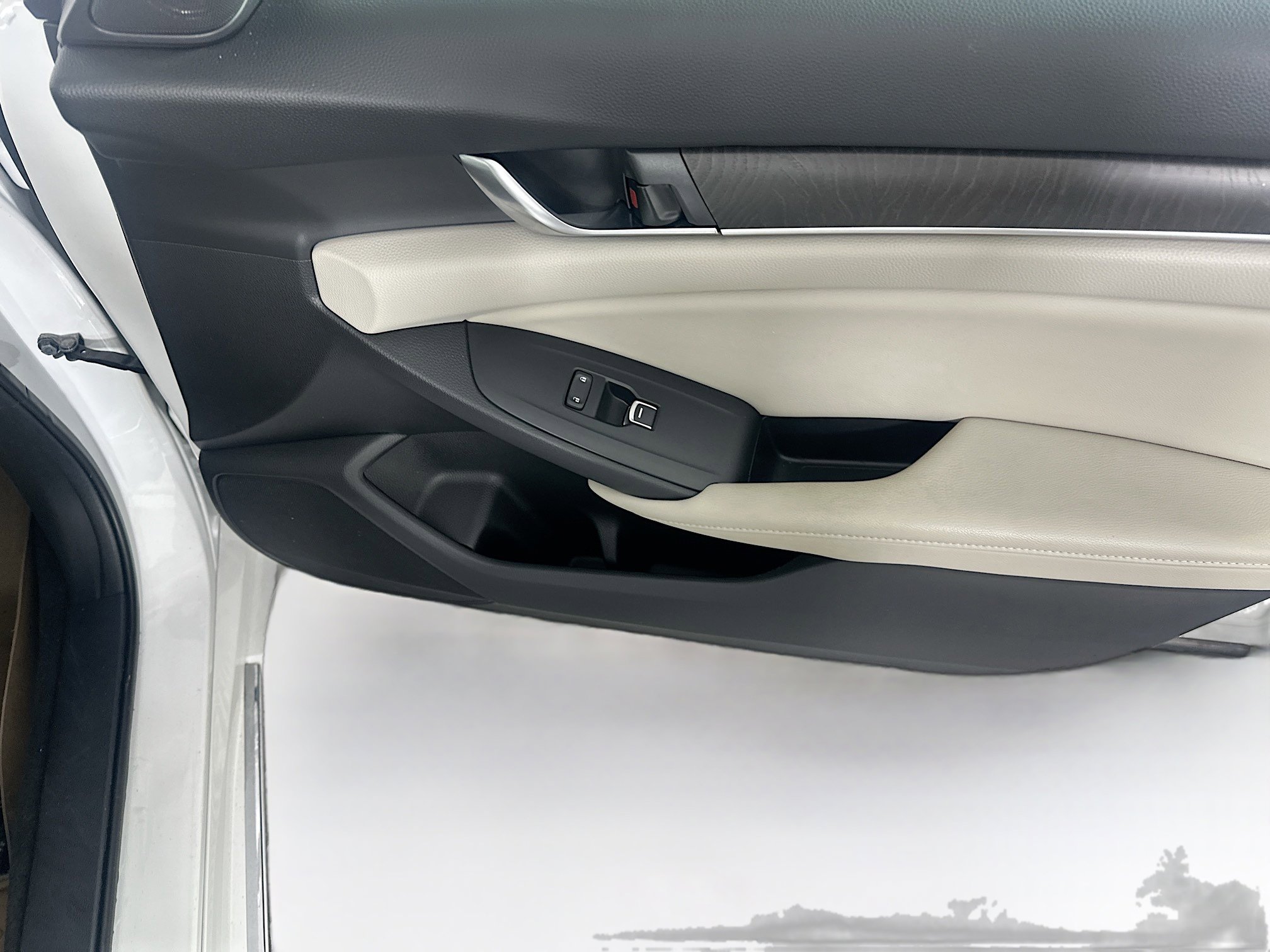 Used 2018 Honda Accord EX image 31