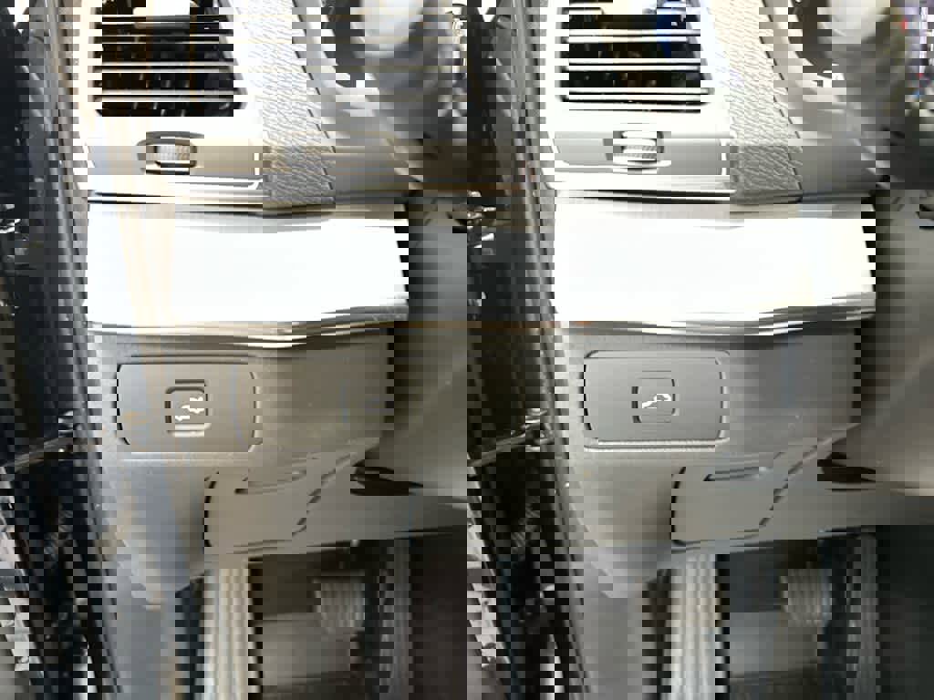 Used 2023 Volvo XC90 B5 Core w/ Protection Package image 23