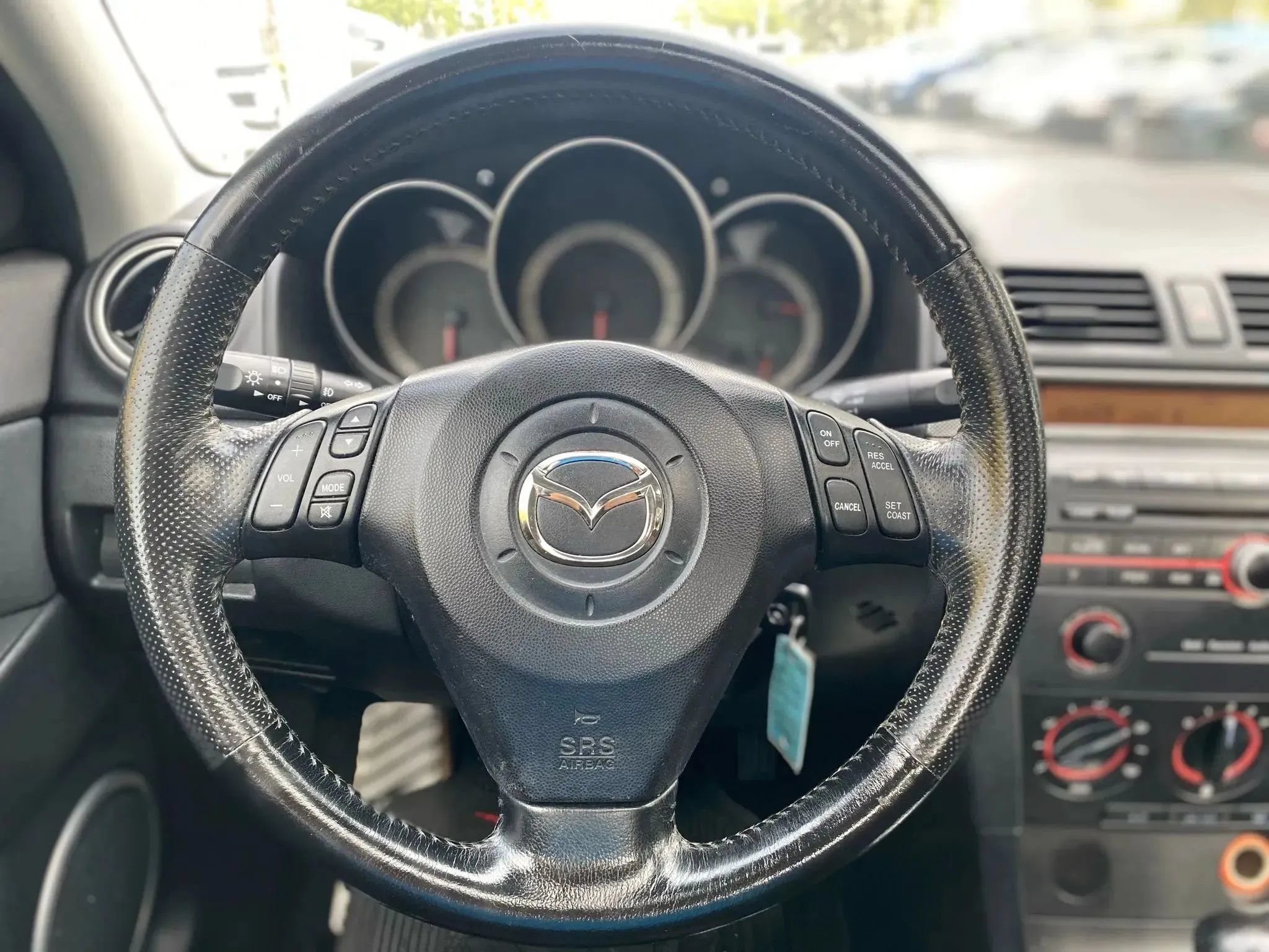 Used 2005 MAZDA MAZDA3 s w/ Moonroof & 6-CD Pkg FWD image 11