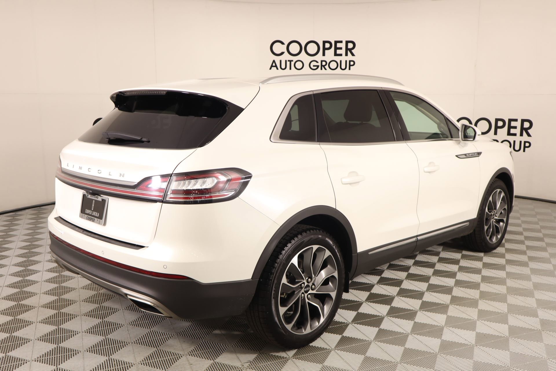 Used 2023 Lincoln Nautilus Reserve image 21