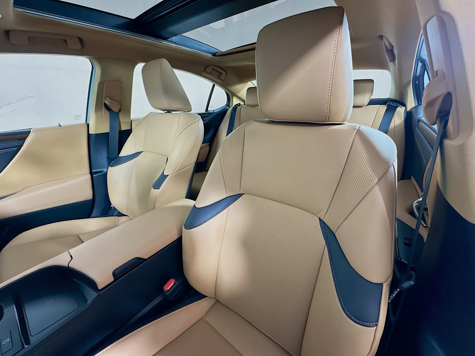 Certified 2025 Lexus ES 350 w/ Accessory Package (Z2) image 19