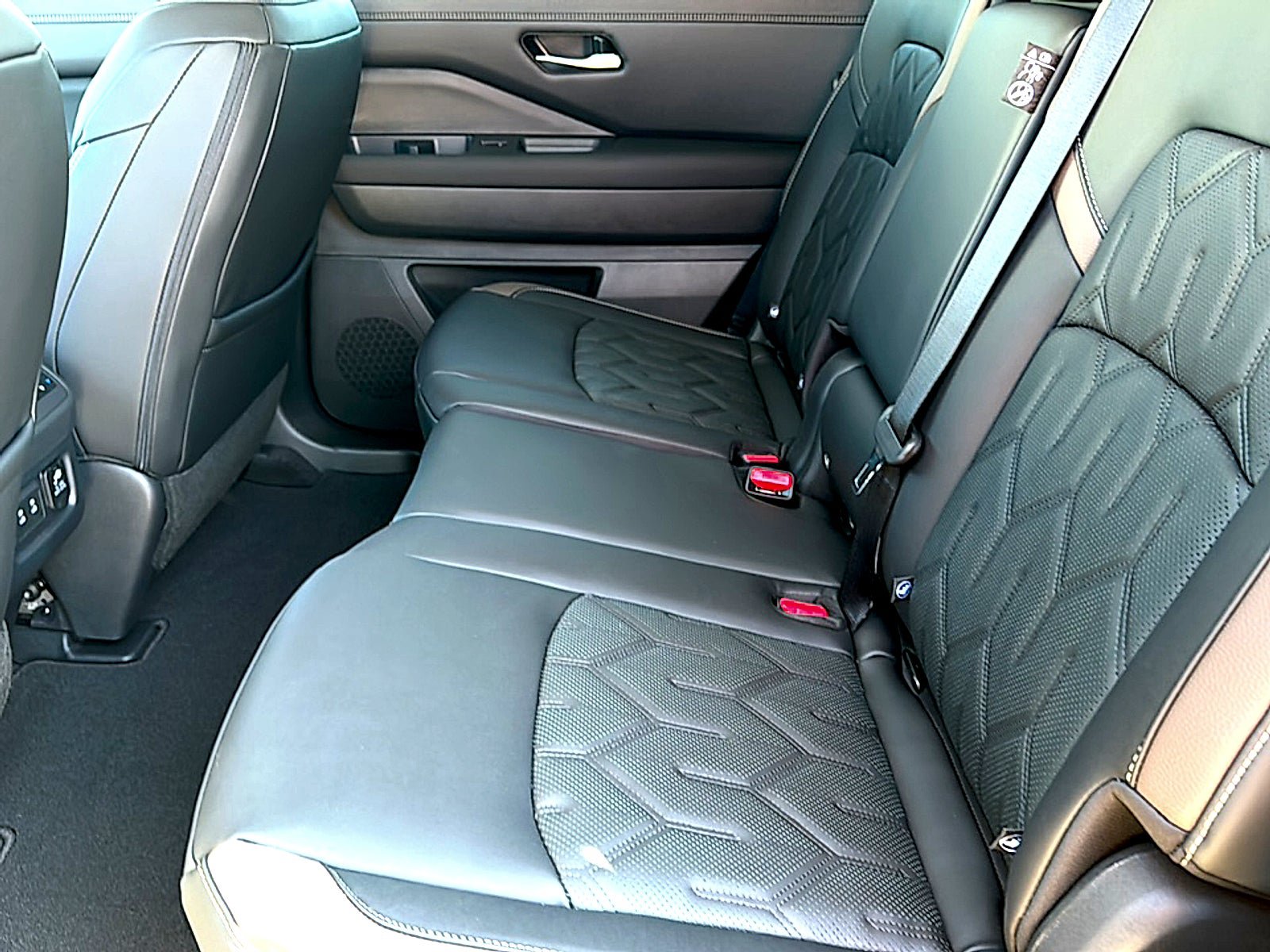 New 2026 Nissan Pathfinder Platinum w/ Accent Package FWD image 16