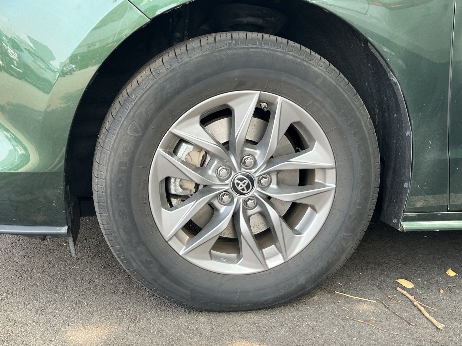 Used 2025 Toyota Sienna XLE AWD/4WD image 10
