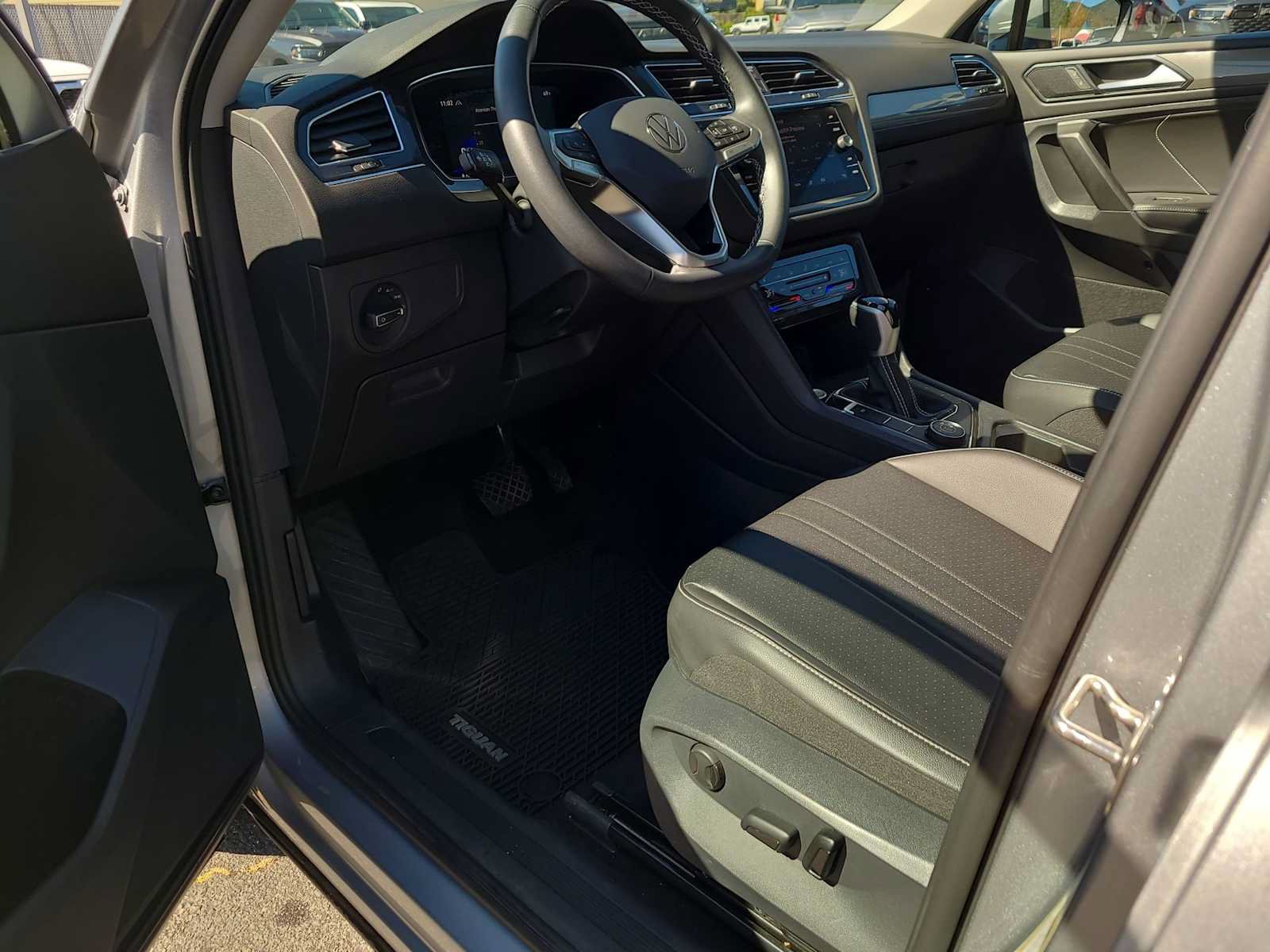 Used 2022 Volkswagen Tiguan SE AWD/4WD image 10