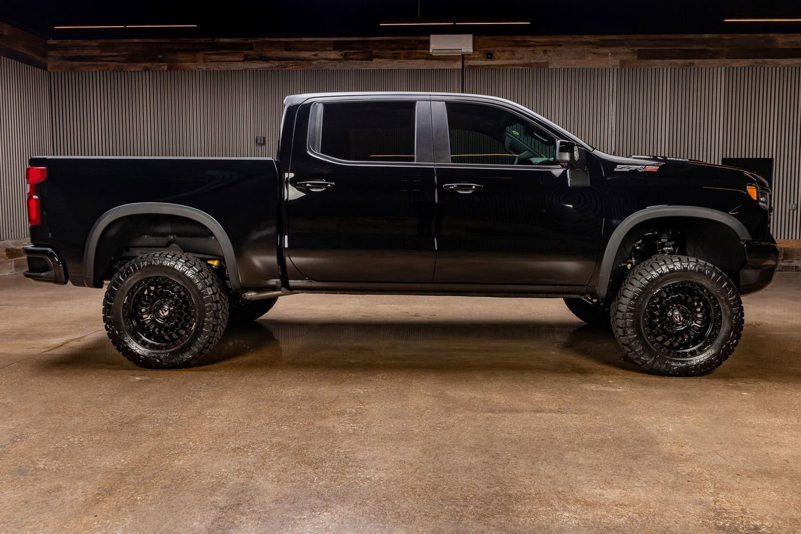 Used 2025 Chevrolet Silverado 1500 ZR2 image 11