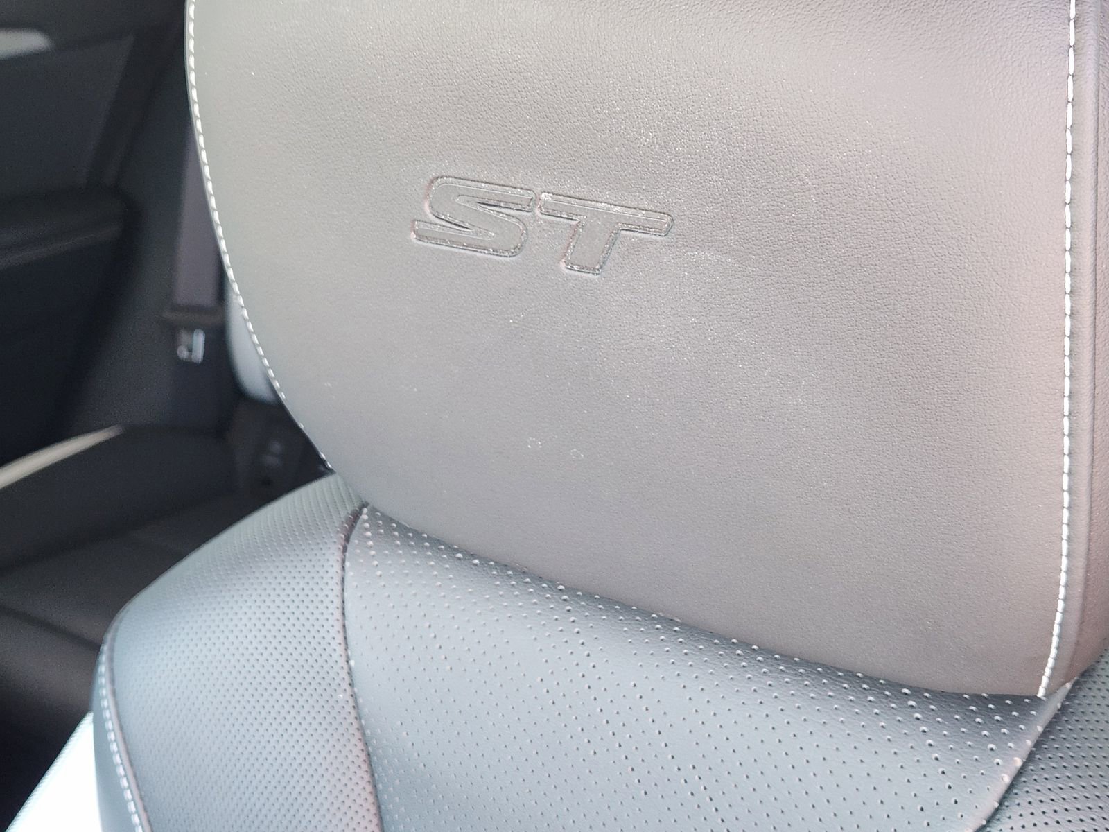 New 2025 Buick Envision Sport Touring image 18