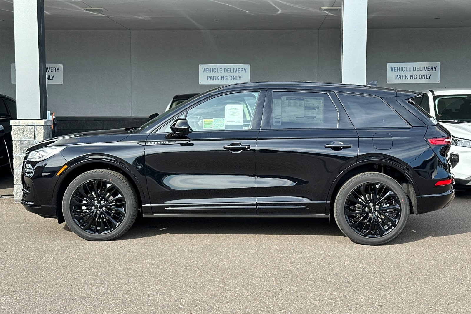 New 2025 Lincoln Corsair Reserve w/ Equipment Group 202A image 6