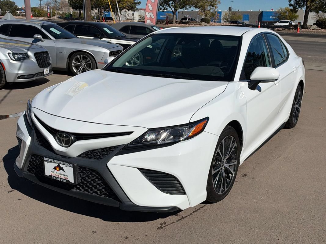 Used 2020 Toyota Camry SE w/ Convenience Package FWD image 3