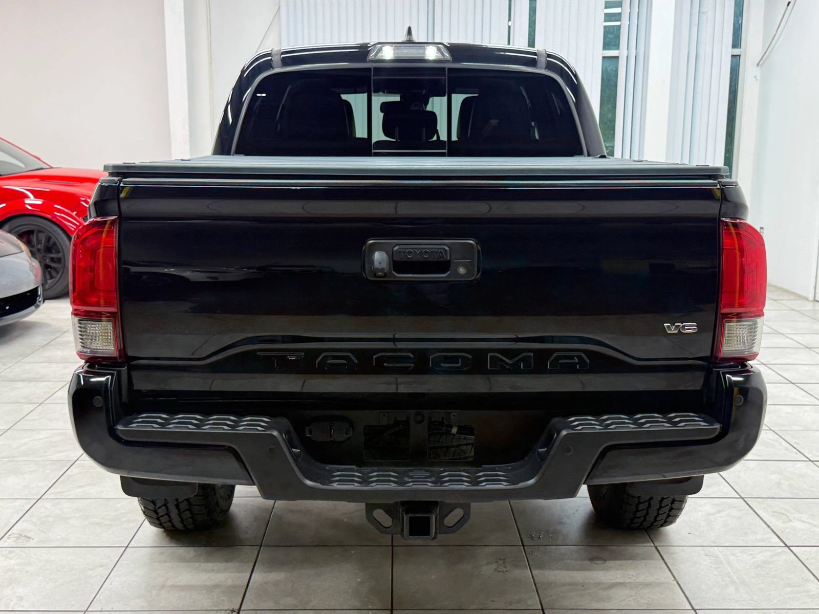 Used 2018 Toyota Tacoma TRD Sport AWD/4WD image 8