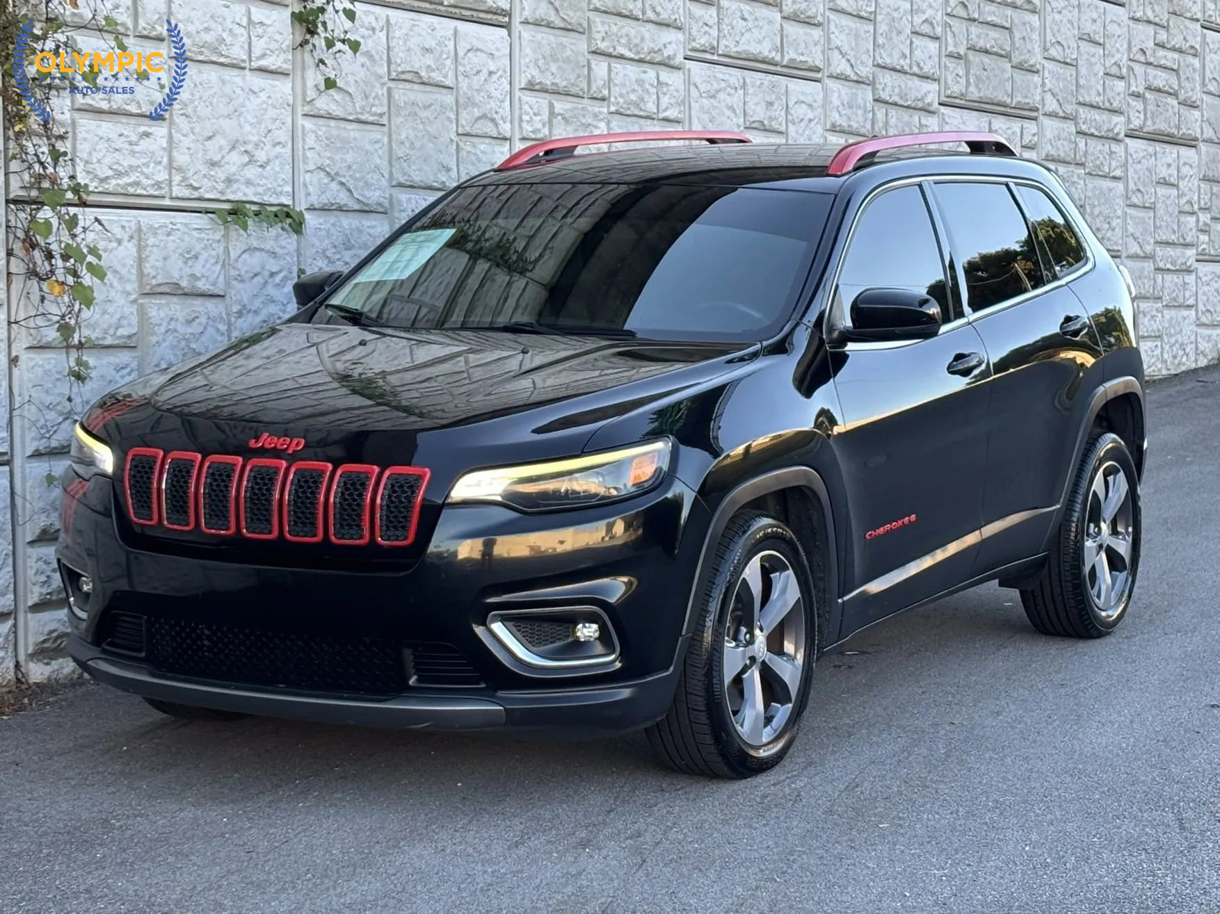 Used 2019 Jeep Cherokee Limited image 1