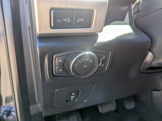 Used 2015 Ford F150 Platinum w/ Equipment Group 701A Luxury AWD/4WD image 17