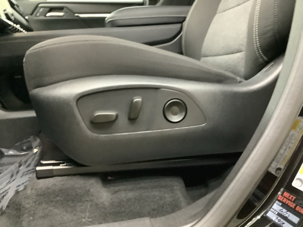 Used 2025 GMC Acadia Elevation FWD image 13