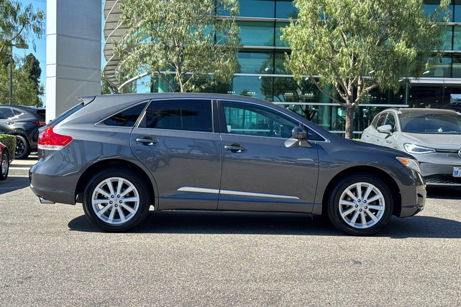 Used 2011 Toyota Venza FWD image 3