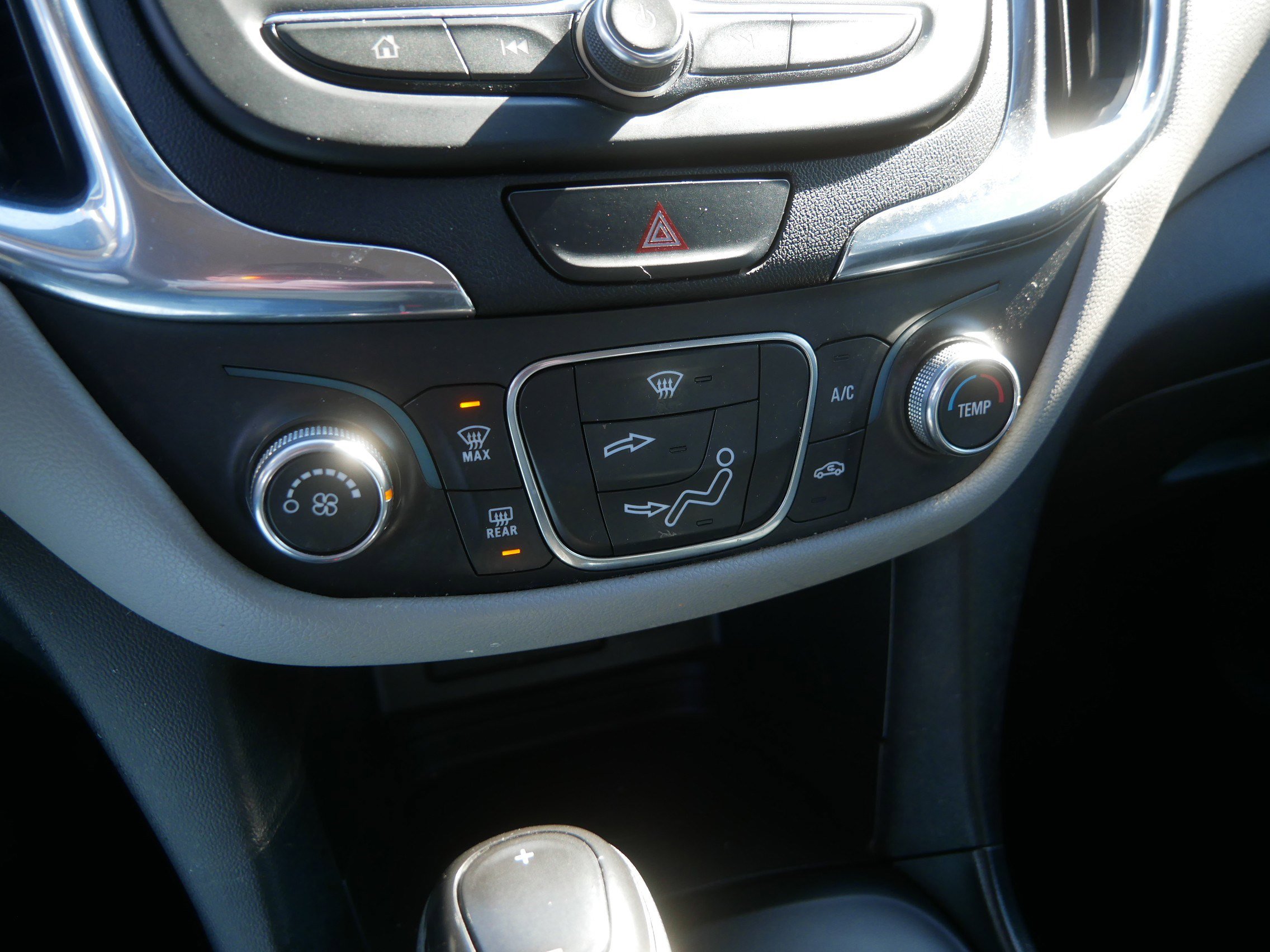 Used 2019 Chevrolet Equinox LS w/ LS Convenience Package image 27