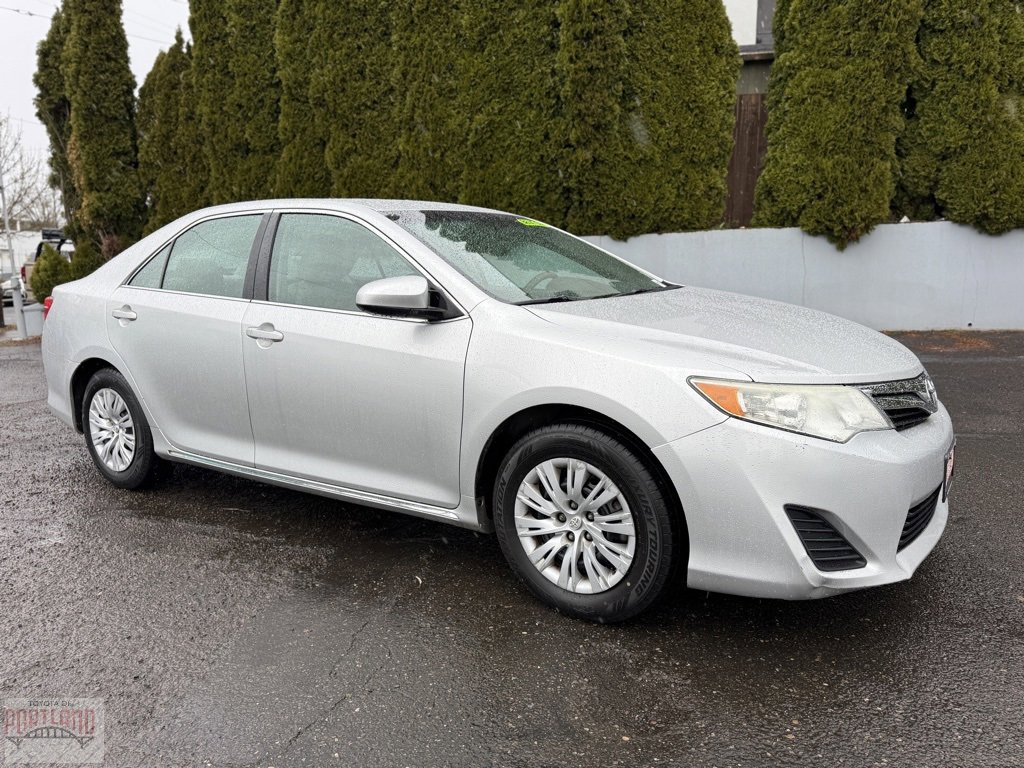 Used 2013 Toyota Camry LE image 1