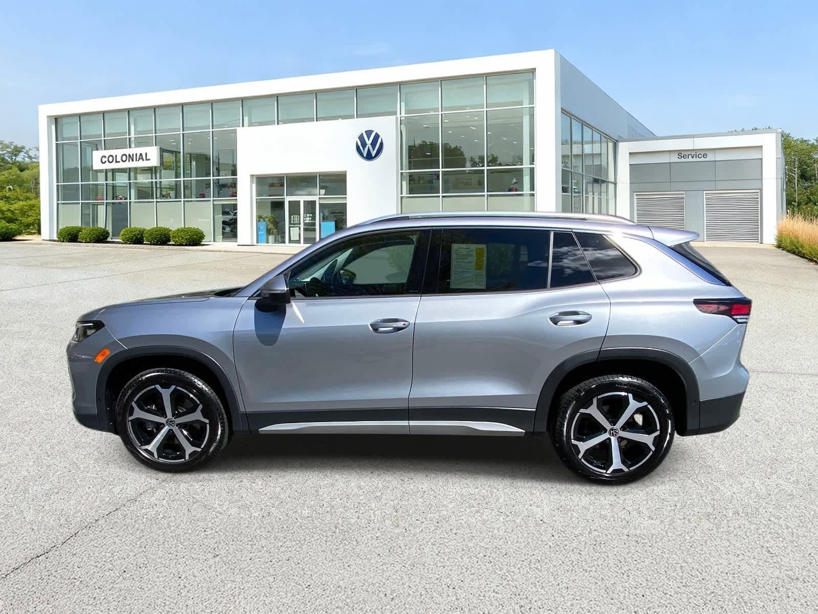 Certified 2025 Volkswagen Tiguan SE AWD/4WD image 2